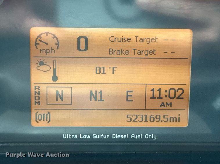 image for item NQ9863 2015 Volvo VNL  semi truck