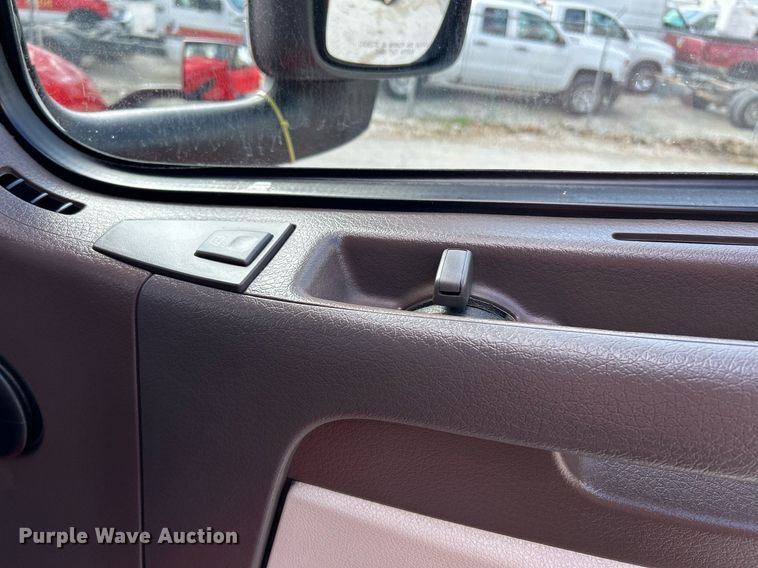 image for item NQ9863 2015 Volvo VNL  semi truck