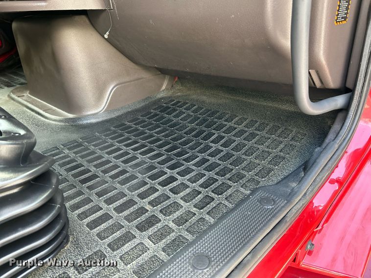 image for item NQ9863 2015 Volvo VNL  semi truck