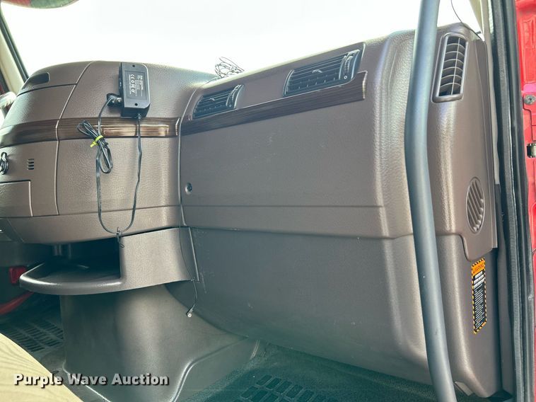 image for item NQ9863 2015 Volvo VNL  semi truck