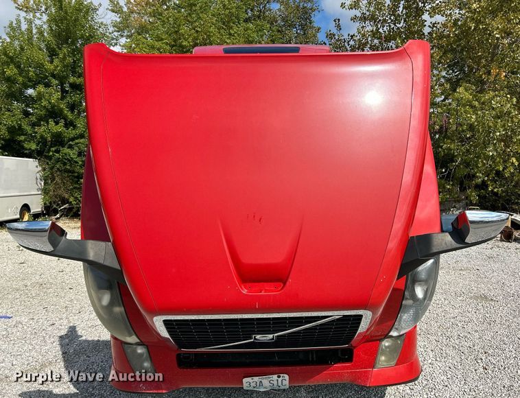 image for item NQ9863 2015 Volvo VNL  semi truck