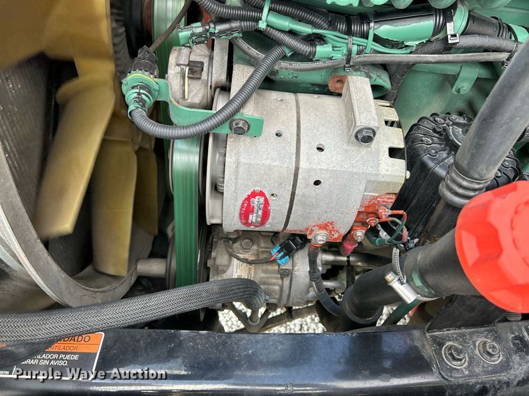 image for item NQ9863 2015 Volvo VNL  semi truck