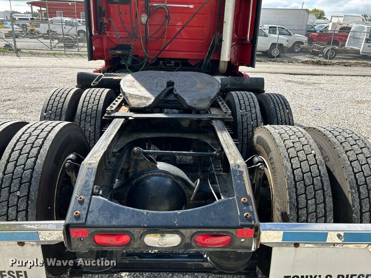 image for item NQ9863 2015 Volvo VNL  semi truck