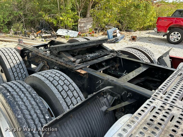 image for item NQ9863 2015 Volvo VNL  semi truck