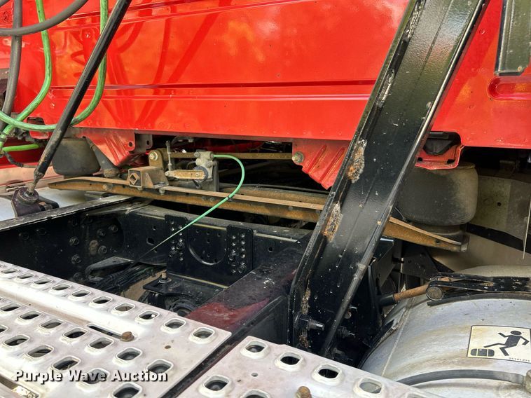 image for item NQ9863 2015 Volvo VNL  semi truck