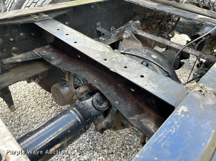 image for item NQ9863 2015 Volvo VNL  semi truck