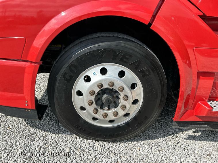 image for item NQ9863 2015 Volvo VNL  semi truck