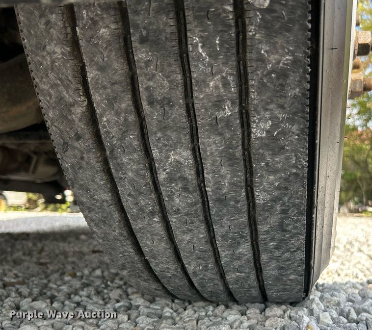 image for item NQ9863 2015 Volvo VNL  semi truck