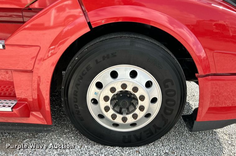 image for item NQ9863 2015 Volvo VNL  semi truck