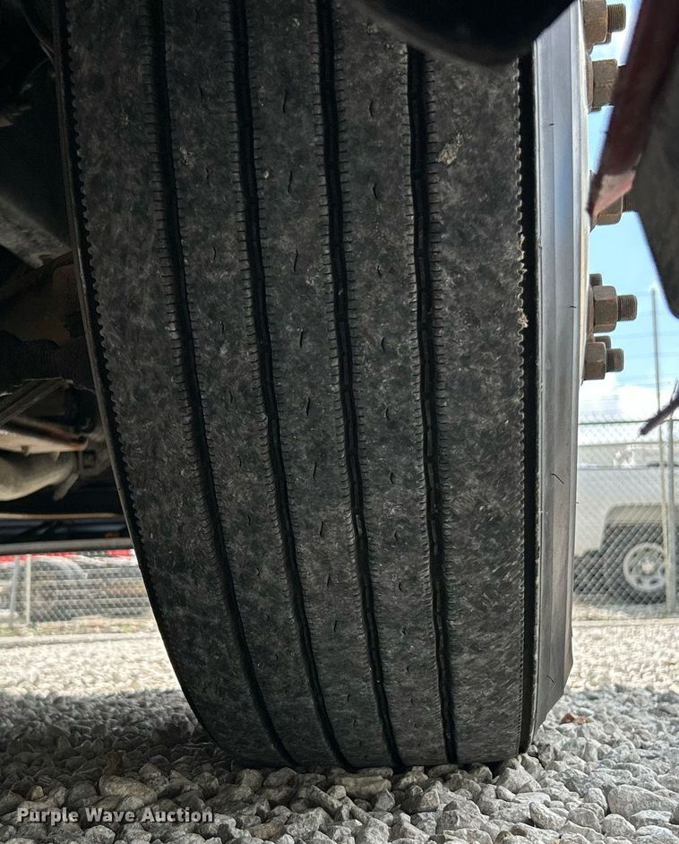 image for item NQ9863 2015 Volvo VNL  semi truck