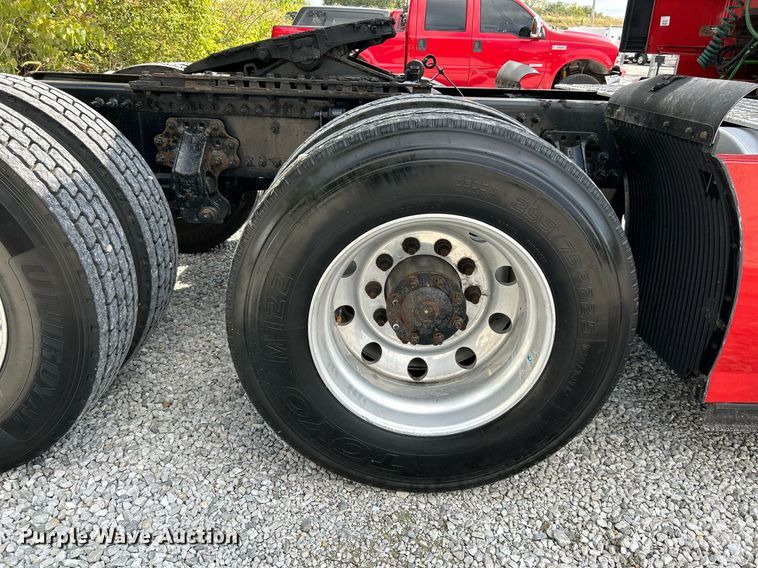 image for item NQ9863 2015 Volvo VNL  semi truck