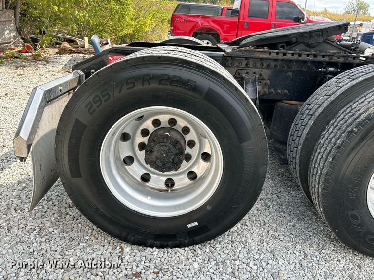 image for item NQ9863 2015 Volvo VNL  semi truck