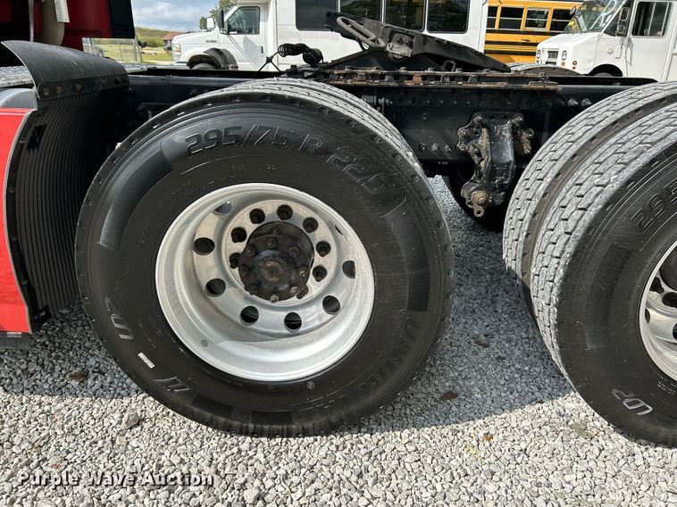 image for item NQ9863 2015 Volvo VNL  semi truck