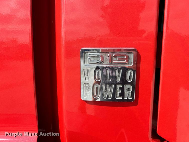 image for item NQ9863 2015 Volvo VNL  semi truck