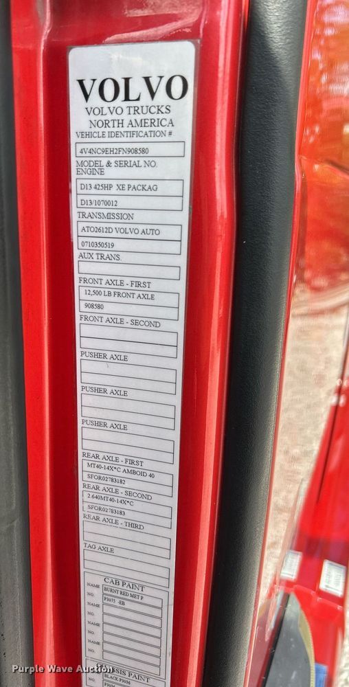 image for item NQ9863 2015 Volvo VNL  semi truck