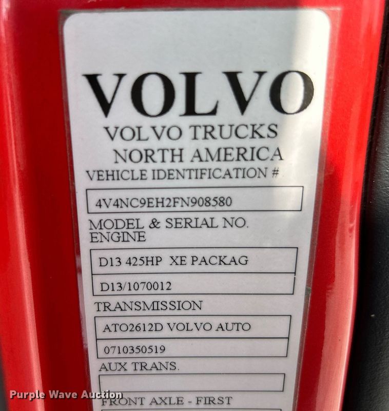 image for item NQ9863 2015 Volvo VNL  semi truck