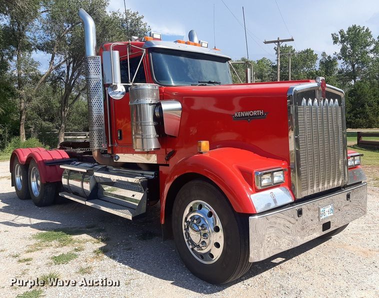 image for item NV9317 2009 Kenworth W900  semi truck