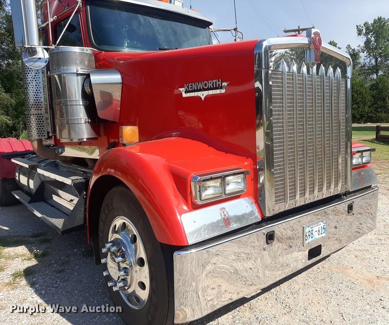 image for item NV9317 2009 Kenworth W900  semi truck