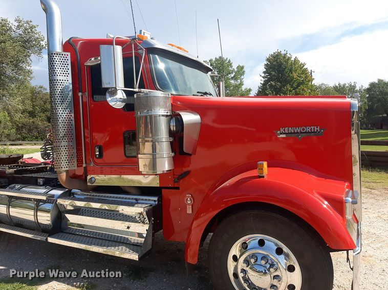 image for item NV9317 2009 Kenworth W900  semi truck
