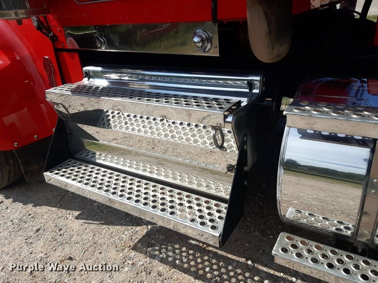 image for item NV9317 2009 Kenworth W900  semi truck