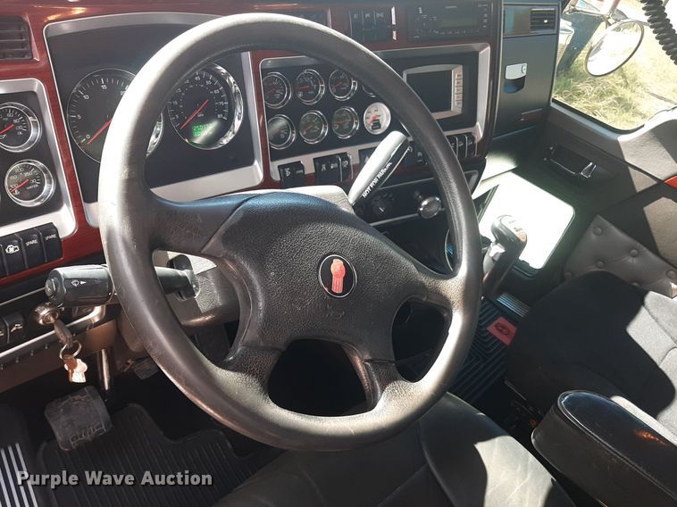 image for item NV9317 2009 Kenworth W900  semi truck