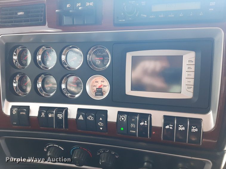 image for item NV9317 2009 Kenworth W900  semi truck