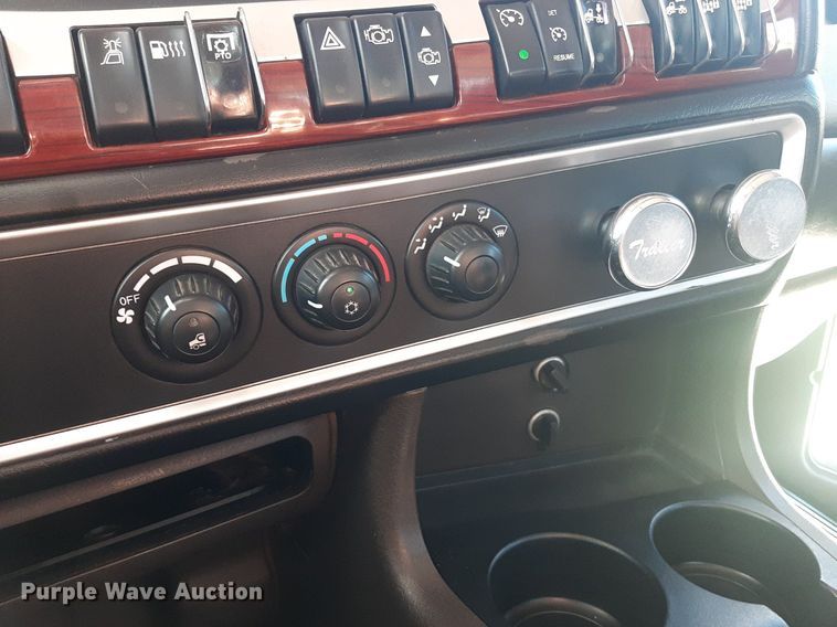 image for item NV9317 2009 Kenworth W900  semi truck