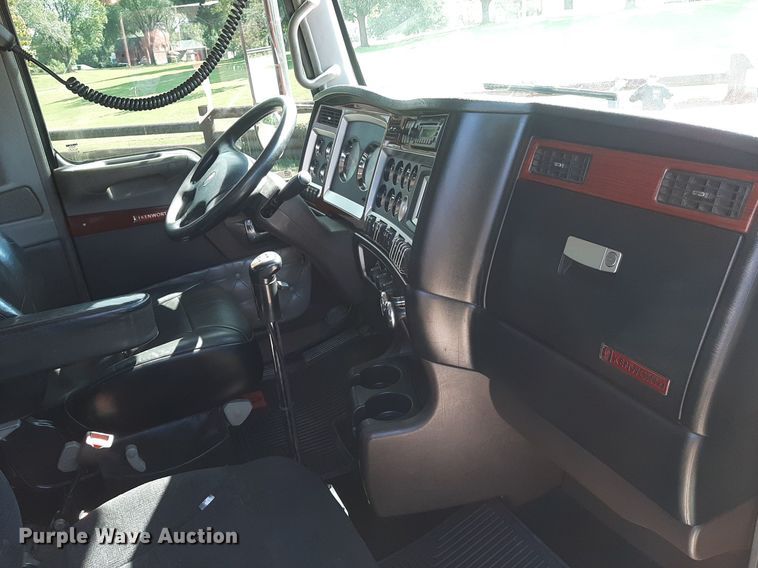 image for item NV9317 2009 Kenworth W900  semi truck