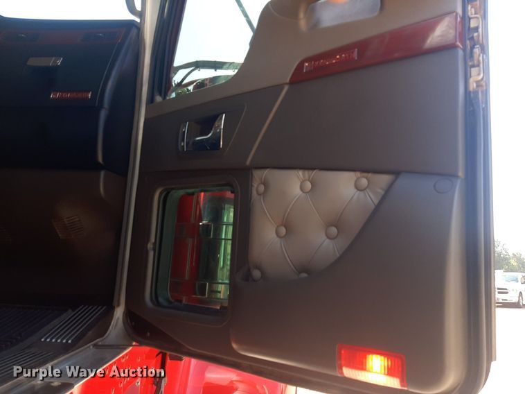 image for item NV9317 2009 Kenworth W900  semi truck