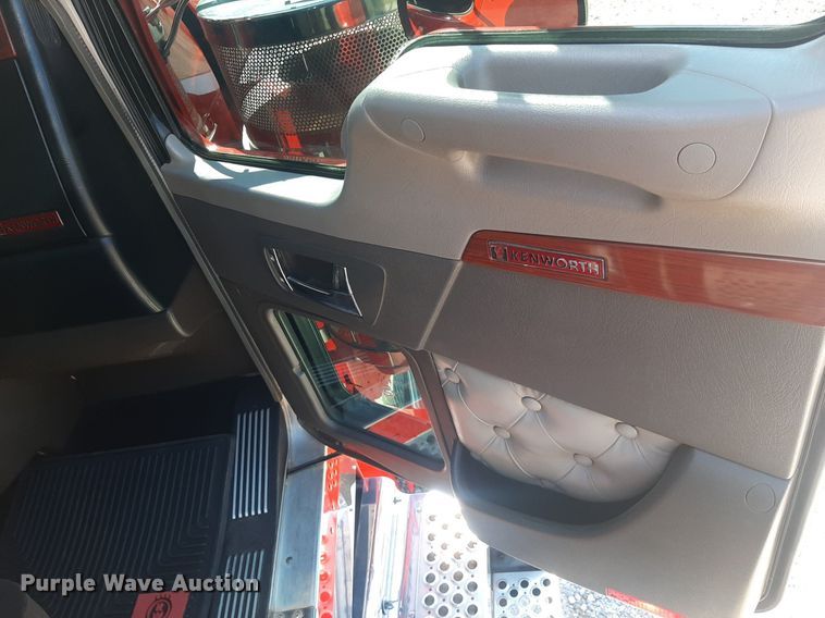 image for item NV9317 2009 Kenworth W900  semi truck