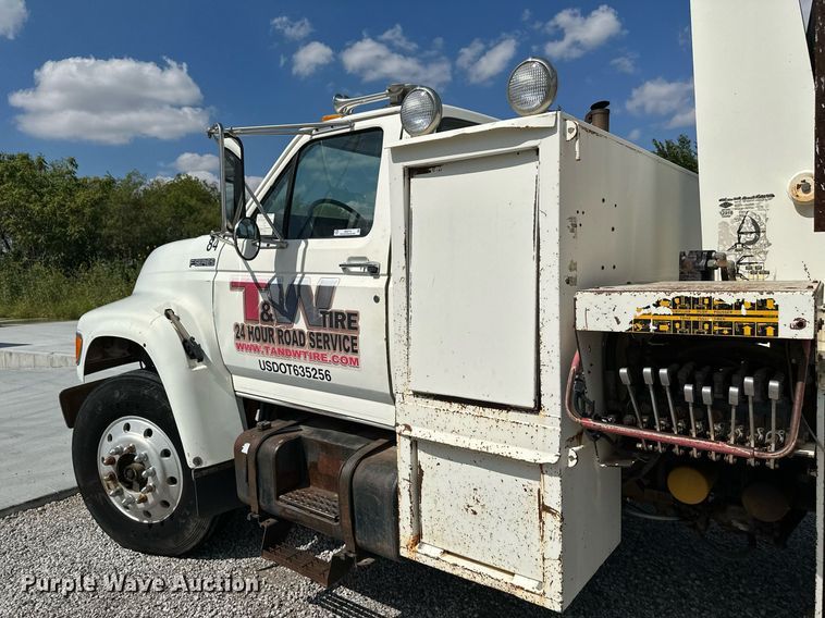 image for item NX9715 1998 Ford F8000  crane truck