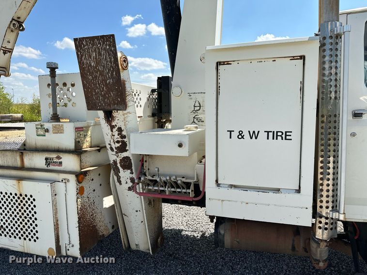 image for item NX9715 1998 Ford F8000  crane truck