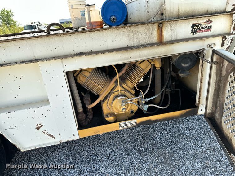 image for item NX9715 1998 Ford F8000  crane truck