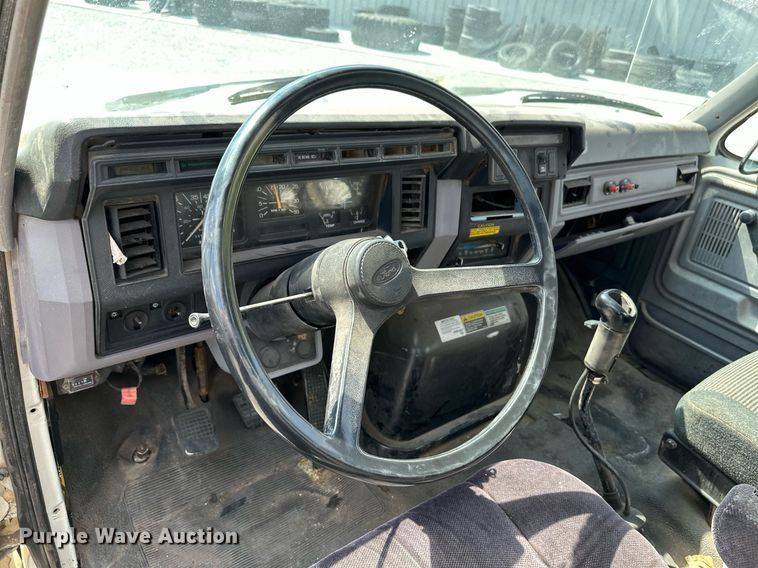 image for item NX9715 1998 Ford F8000  crane truck