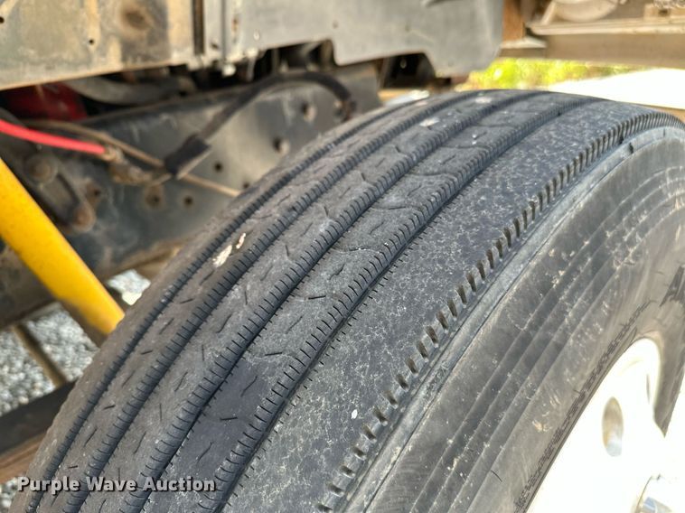 image for item NX9715 1998 Ford F8000  crane truck