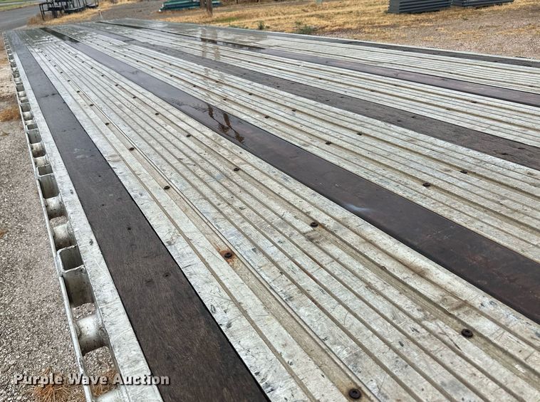 image for item OC9481 2006 Utility  flatbed trailer