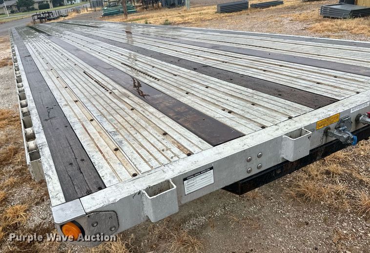 image for item OC9481 2006 Utility  flatbed trailer