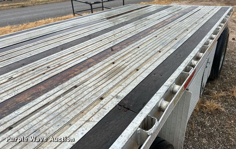 image for item OC9481 2006 Utility  flatbed trailer