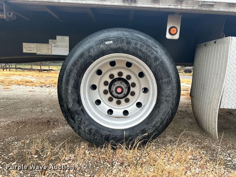 image for item OC9481 2006 Utility  flatbed trailer