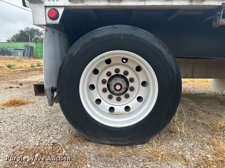 image for item OC9481 2006 Utility  flatbed trailer