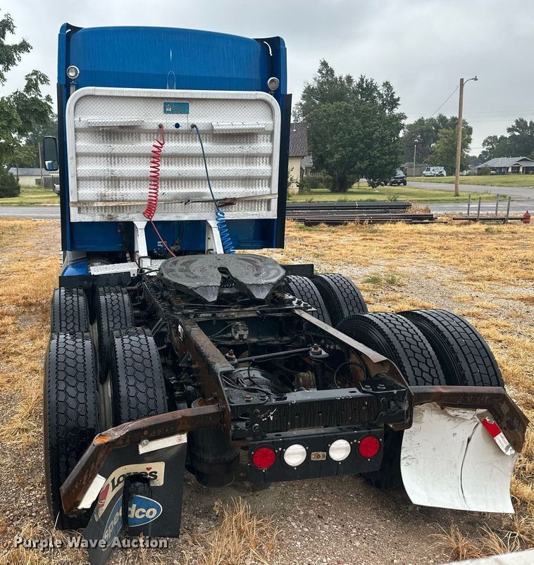 image for item OC9482 2012 Kenworth T600  semi truck