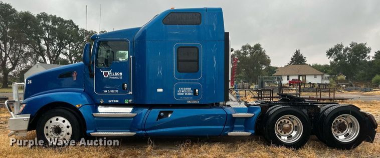 image for item OC9482 2012 Kenworth T600  semi truck