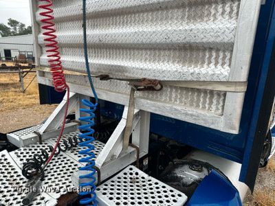 image for item OC9482 2012 Kenworth T600  semi truck