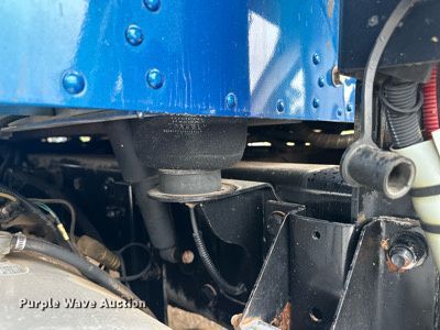 image for item OC9482 2012 Kenworth T600  semi truck