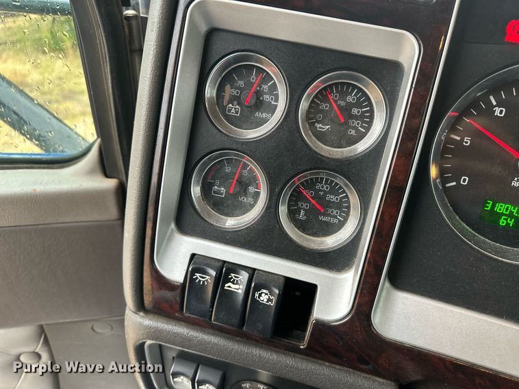 image for item OC9482 2012 Kenworth T600  semi truck