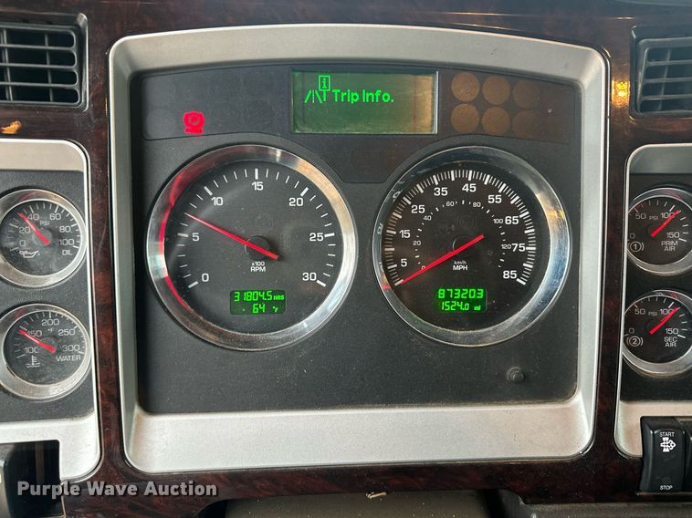 image for item OC9482 2012 Kenworth T600  semi truck