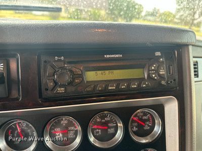 image for item OC9482 2012 Kenworth T600  semi truck