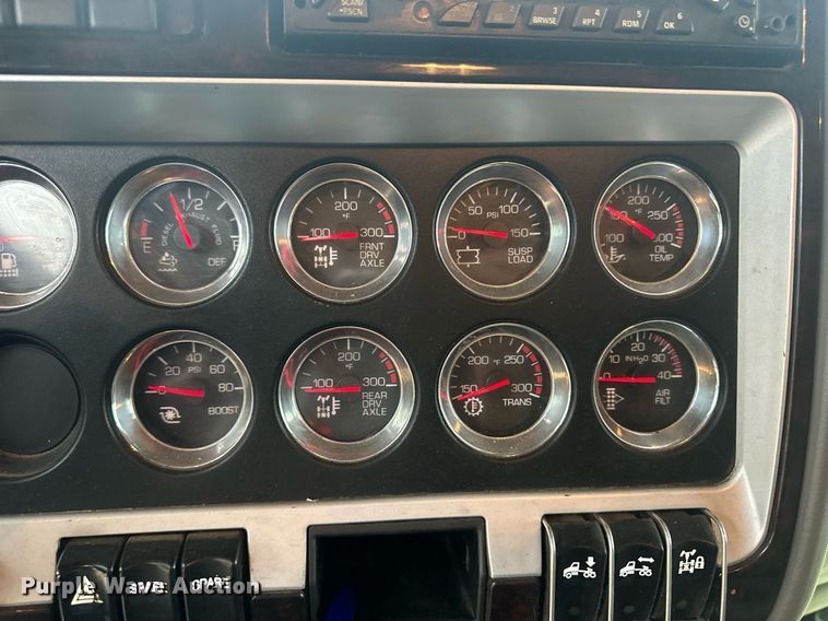 image for item OC9482 2012 Kenworth T600  semi truck