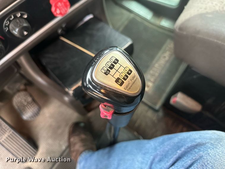 image for item OC9482 2012 Kenworth T600  semi truck