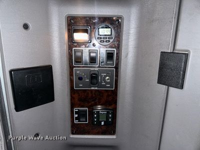 image for item OC9482 2012 Kenworth T600  semi truck